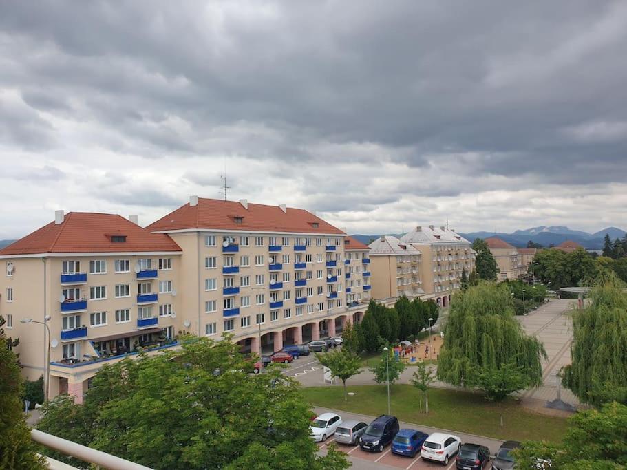 Mezonetovy Apartman V Centre Novej Dubnice Illava Kültér fotó